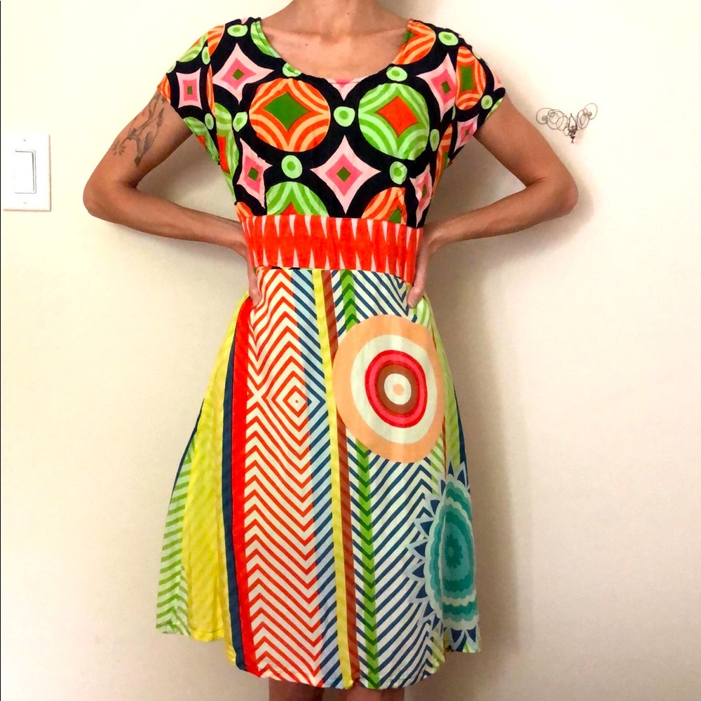 ❌ Funky and Colourful Mid Rise Dress